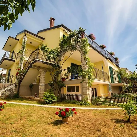 With Parking Space - 19657 Daire Poreč